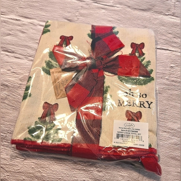 Mud Pie Christmas holiday towel set - Picture 1 of 3
